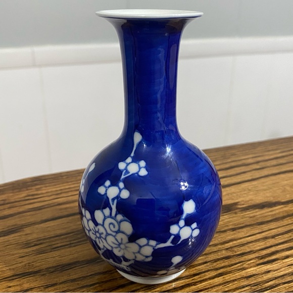 Vintage Blue & White Prunus Blossom Vase - Picture 2 of 7